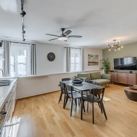 385 Luxury Apartman *