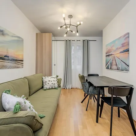 385 Luxury アパート