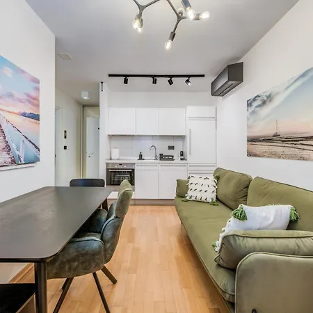 385 Luxury * スプリト